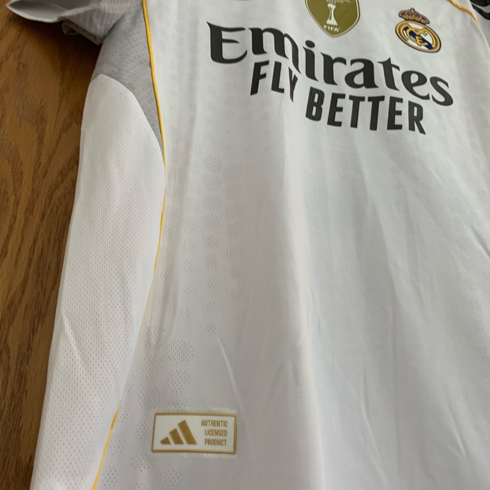 Real Madrid 2025/2026 Jerseys - Picture 3 of 15